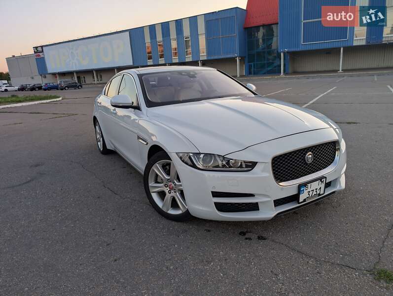 Седан Jaguar XE 2016 в Кременчуге