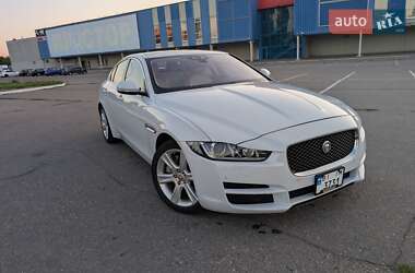 Седан Jaguar XE 2016 в 