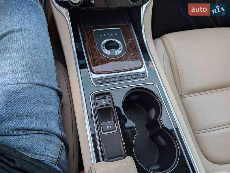 Седан Jaguar XE 2016 в Кременчуге