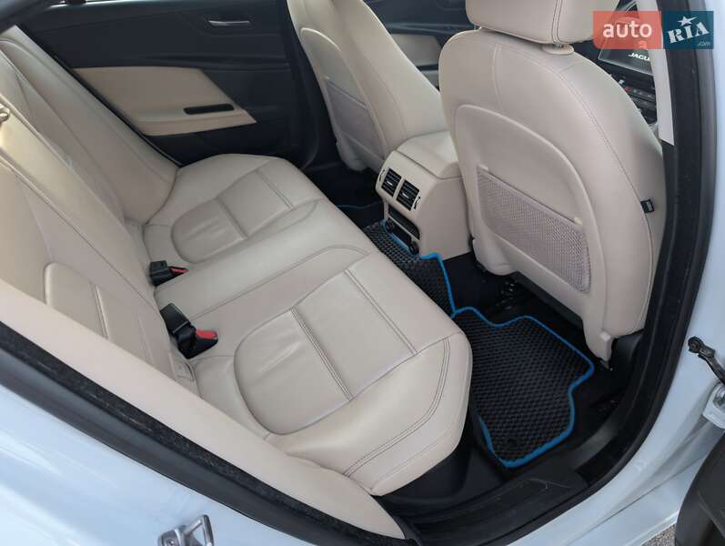 Седан Jaguar XE 2016 в Кременчуге