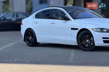 Седан Jaguar XE 2017 в 