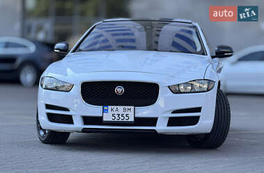 Седан Jaguar XE 2017 в 
