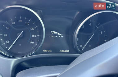 Седан Jaguar XE 2017 в 