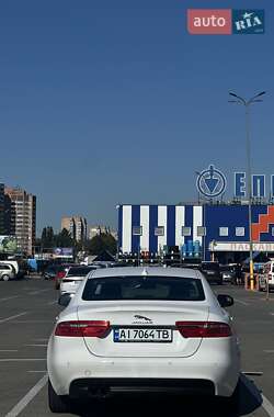 Седан Jaguar XE 2015 в 
