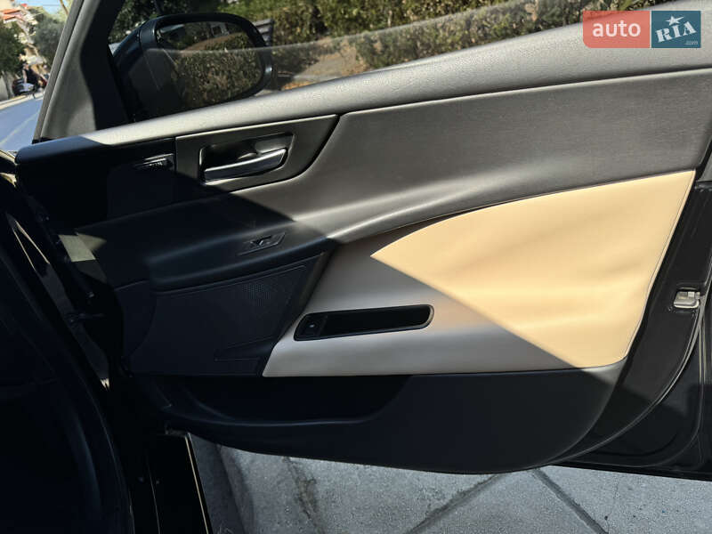 Седан Jaguar XE 2016 в Киеве