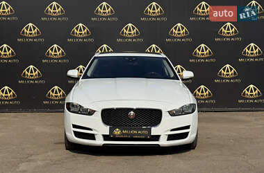 Седан Jaguar XE 2019 в 
