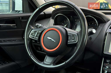 Седан Jaguar XE 2019 в 