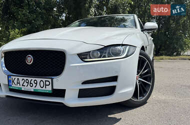 Седан Jaguar XE 2016 в 