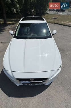 Седан Jaguar XE 2016 в 