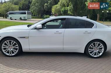 Седан Jaguar XE 2016 в 
