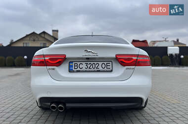 Седан Jaguar XE 2016 в 