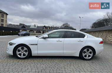 Седан Jaguar XE 2016 в 