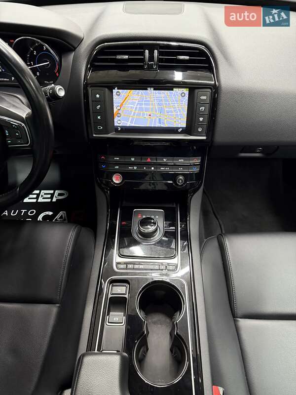 Седан Jaguar XE 2016 в Одесі фото 27 Седан Jaguar XE 2016 в Одесі