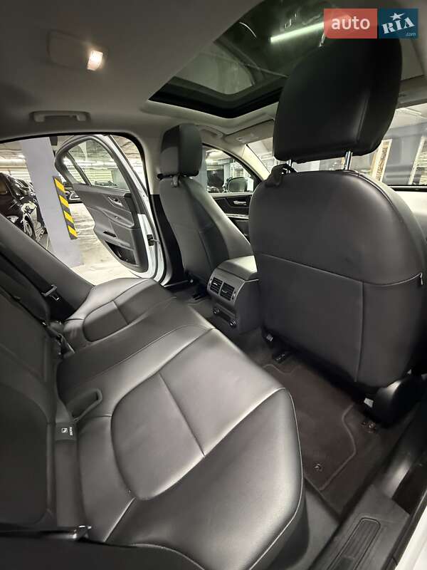 Седан Jaguar XE 2016 в Одесі фото 35 Седан Jaguar XE 2016 в Одесі