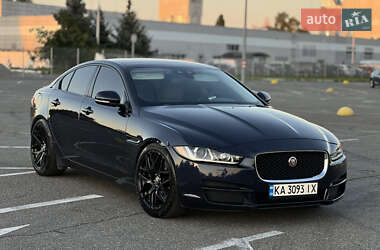 Седан Jaguar XE 2016 в 