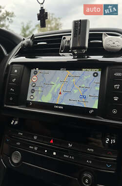 Седан Jaguar XE 2016 в 