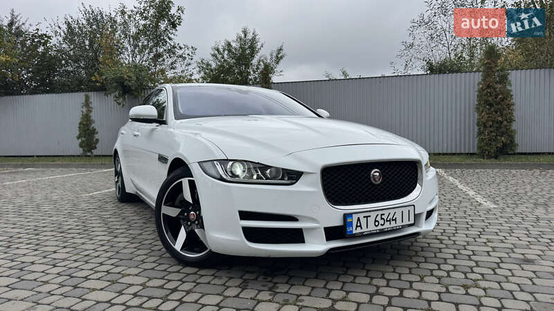 Седан Jaguar XE 2016 в 