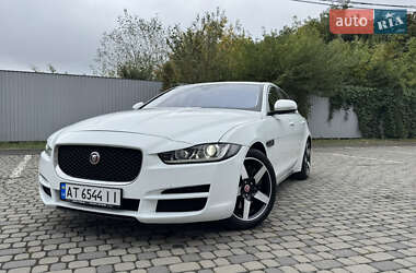 Седан Jaguar XE 2016 в 