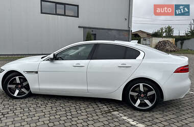 Седан Jaguar XE 2016 в 