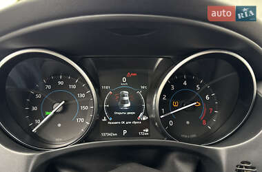 Седан Jaguar XE 2016 в 
