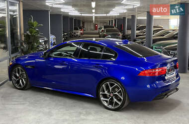 Седан Jaguar XE 2016 в 