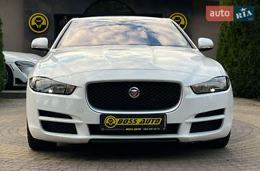 Седан Jaguar XE 2016 в 