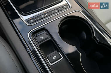Седан Jaguar XE 2016 в 