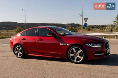 Седан Jaguar XE 2015 в 