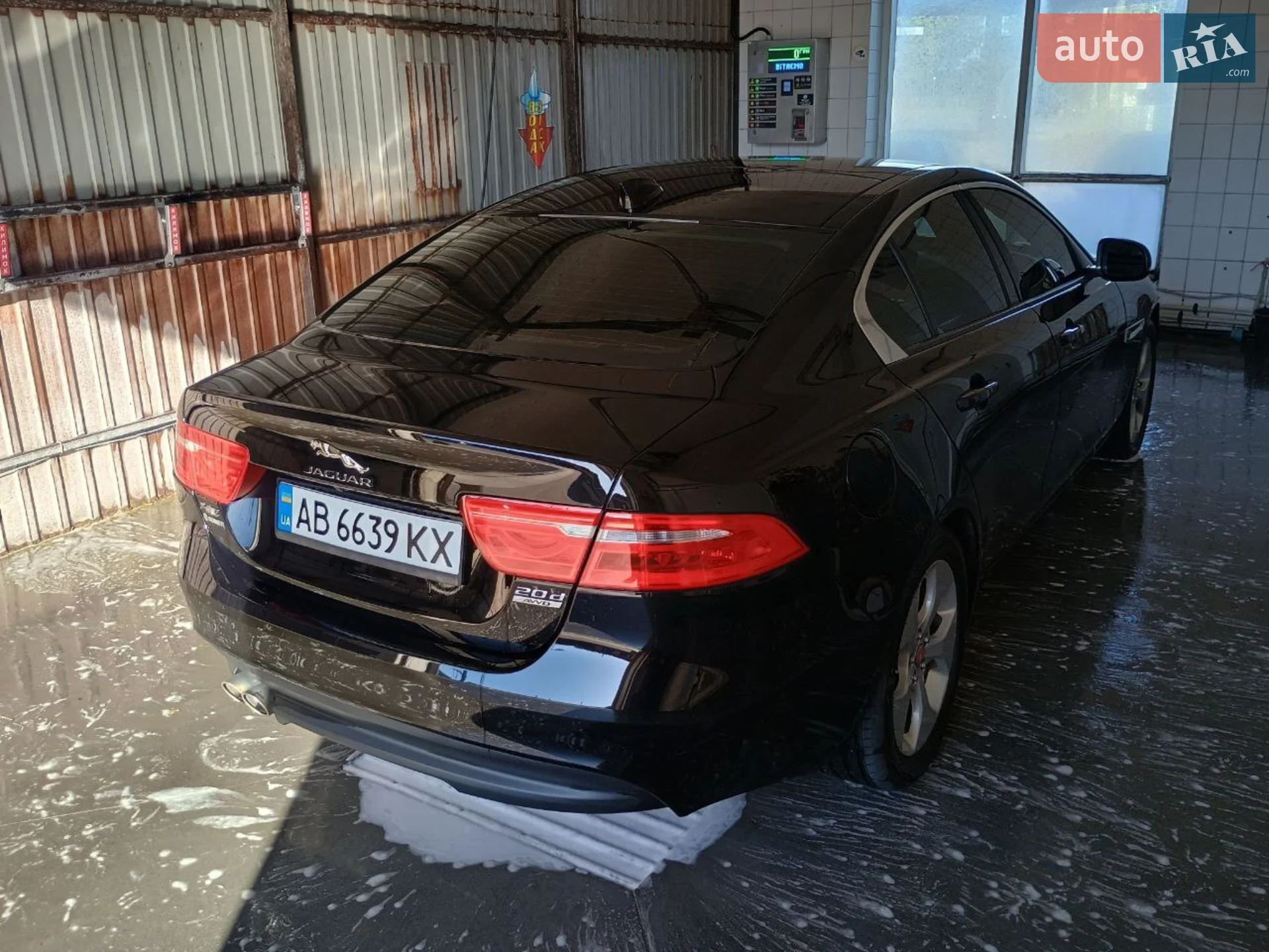2017 Jaguar XE - мініатюра 2