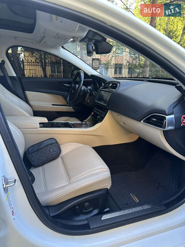 Седан Jaguar XE 2016 в Львові фото 16 Седан Jaguar XE 2016 в Львові