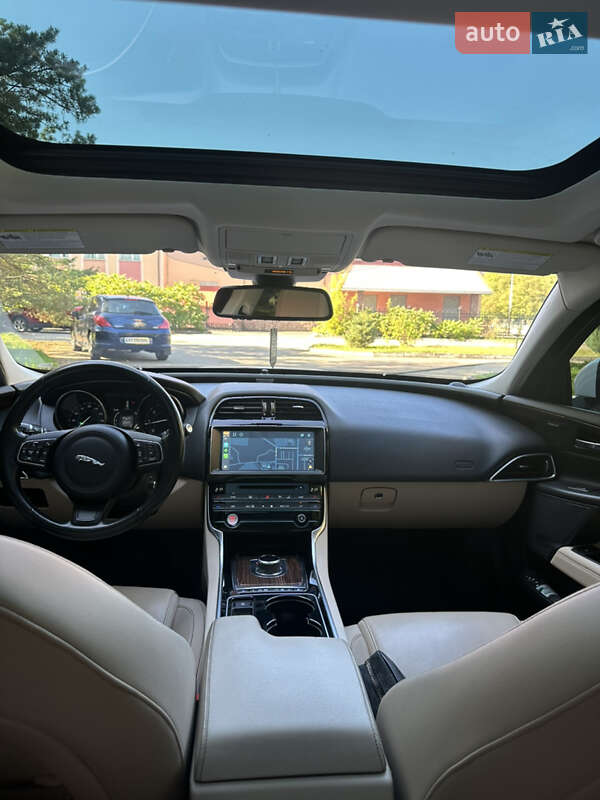 Седан Jaguar XE 2016 в Львові фото 29 Седан Jaguar XE 2016 в Львові