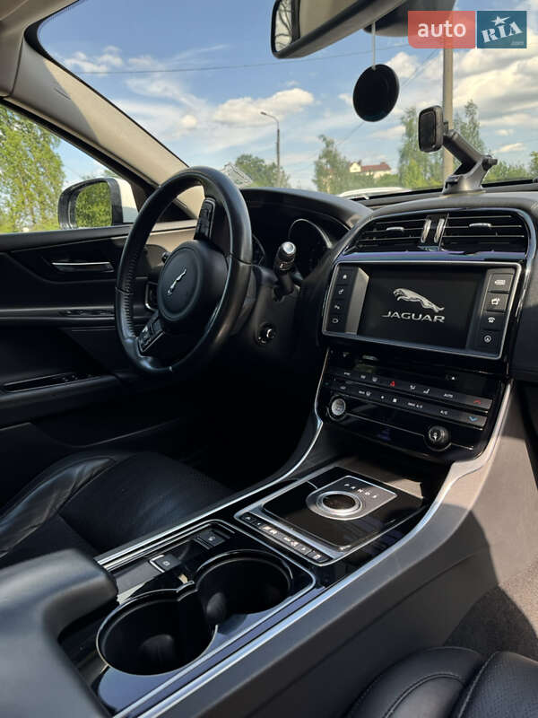 Седан Jaguar XE 2016 в Житомире фото 3 Седан Jaguar XE 2016 в Житомире