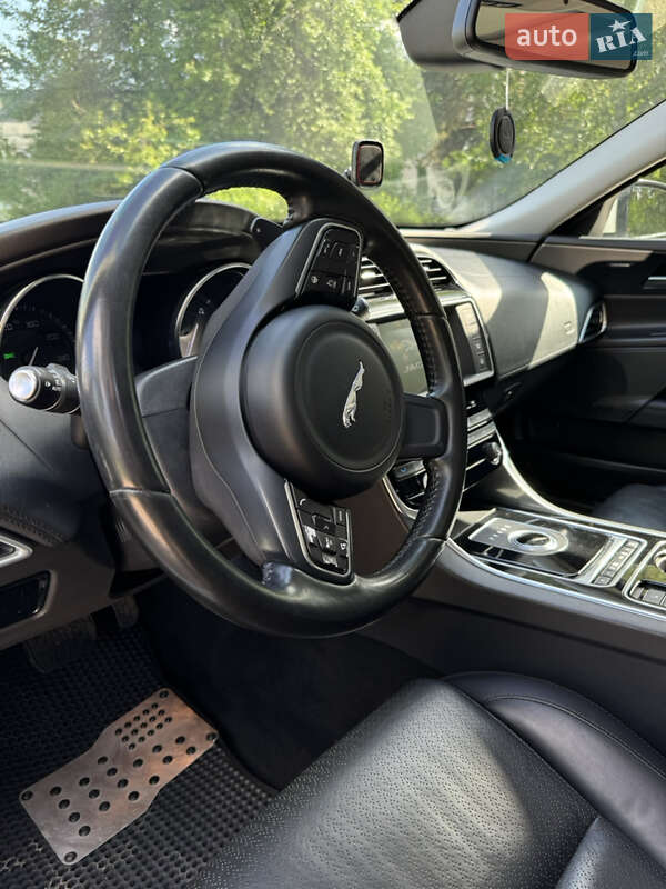 Седан Jaguar XE 2016 в Житомире фото 11 Седан Jaguar XE 2016 в Житомире