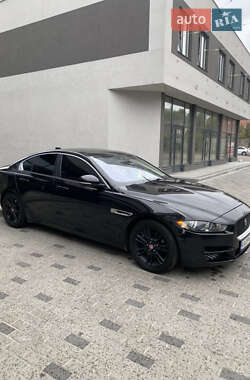 Седан Jaguar XE 2016 в 