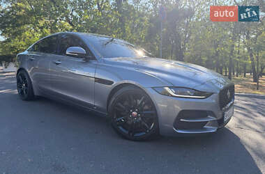 Седан Jaguar XE 2019 в 