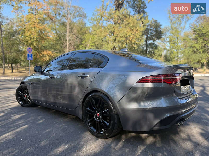 Седан Jaguar XE 2019 в Одесі