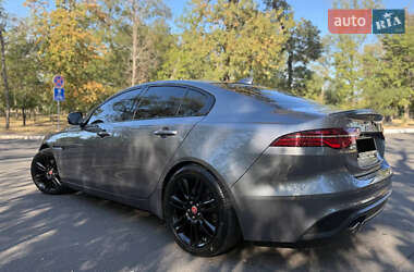 Седан Jaguar XE 2019 в 