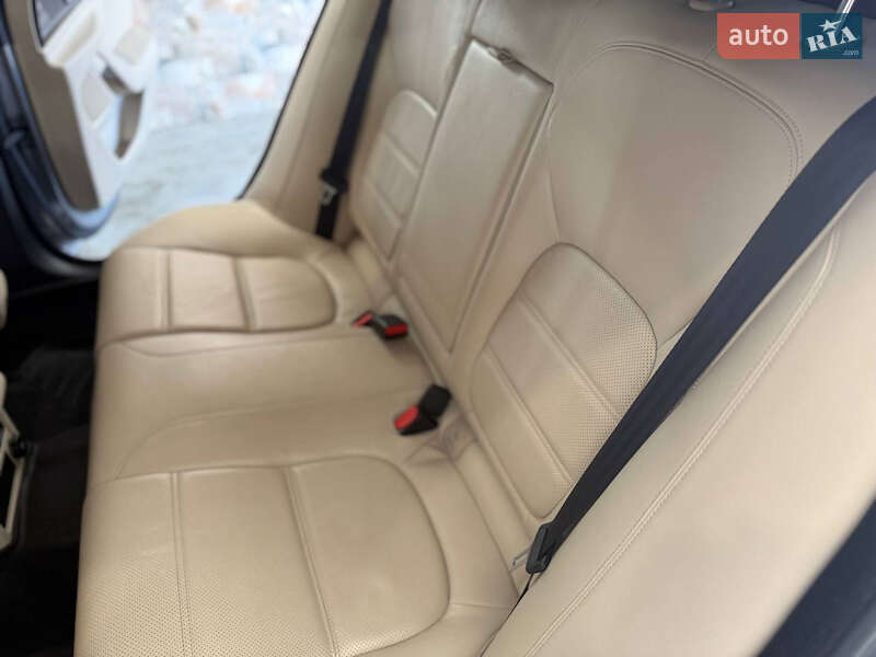 Седан Jaguar XE 2019 в Одесі