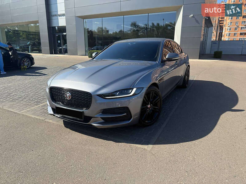 Седан Jaguar XE 2019 в Одесі
