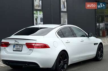 Седан Jaguar XE 2017 в 