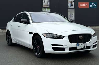 Седан Jaguar XE 2017 в 