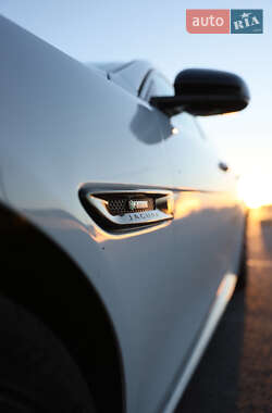 Седан Jaguar XE 2015 в 