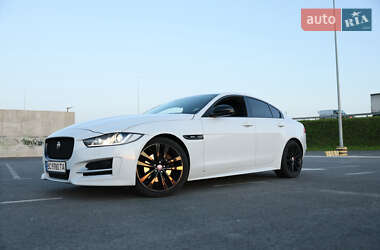 Седан Jaguar XE 2015 в 
