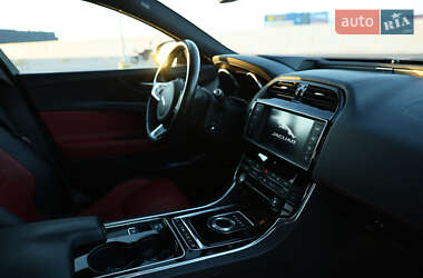 Седан Jaguar XE 2015 в 