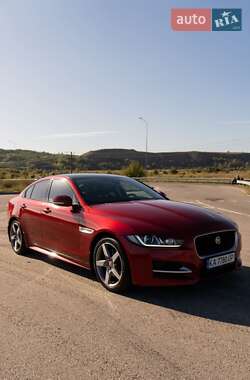 Седан Jaguar XE 2015 в 