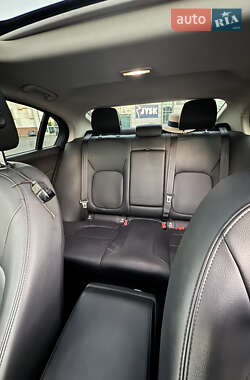 Седан Jaguar XE 2016 в Одесі