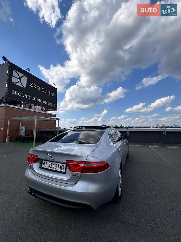 Седан Jaguar XE 2016 в Києві