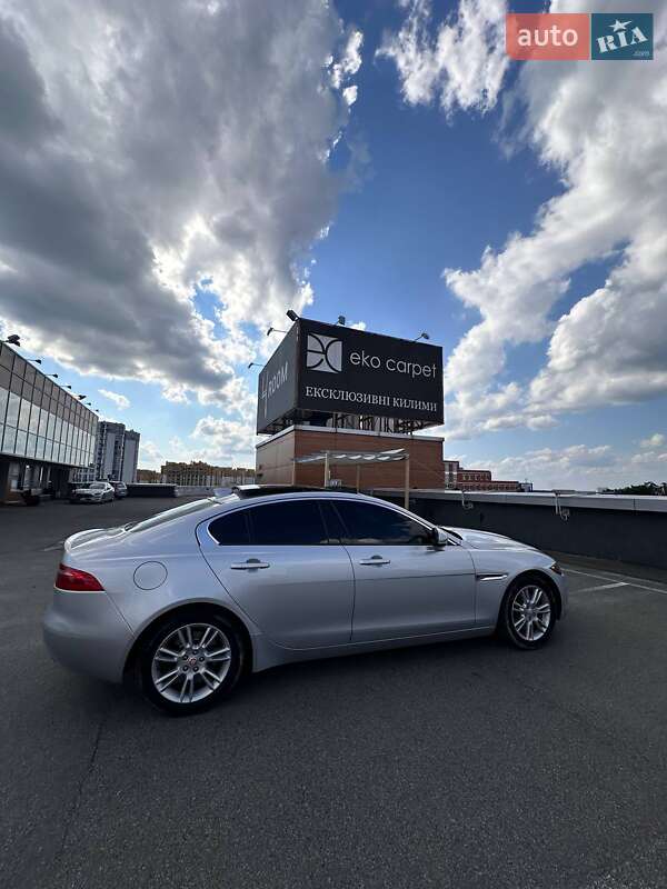 Седан Jaguar XE 2016 в Києві
