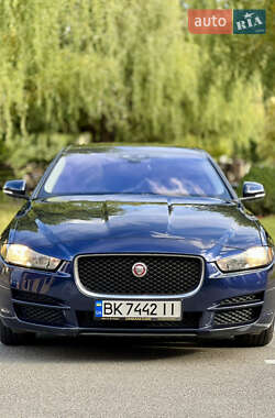 Седан Jaguar XE 2016 в Києві