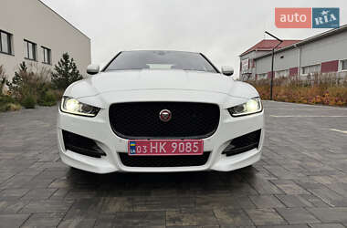 Седан Jaguar XE 2019 в  фото 3 Седан Jaguar XE 2019 в